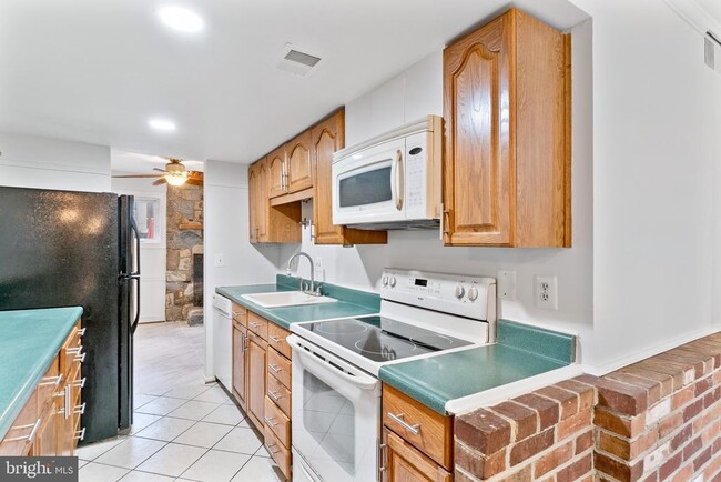 Building Photo - 9652 Marston Ln