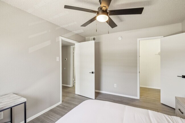 Foto del edificio - 2525 Thomason Cir