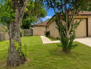 Building Photo - 8873 Meadow Trace St
