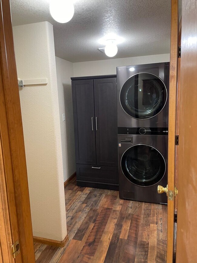 Foto del edificio - Beautiful 3 Bed 2.5 Bath Home in Milliken,...