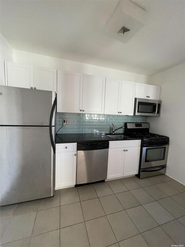 Foto del edificio - 251 W Broadway