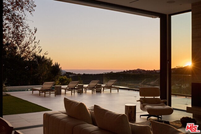 Foto del edificio - 1149 Linda Flora Dr