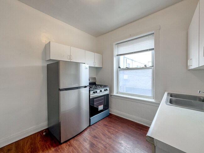Foto del edificio - 4404 N Winchester Ave