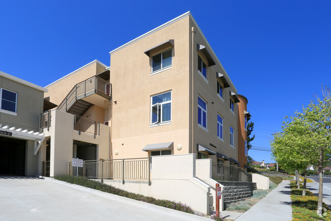 Building Photo - Grand Oak Apartments