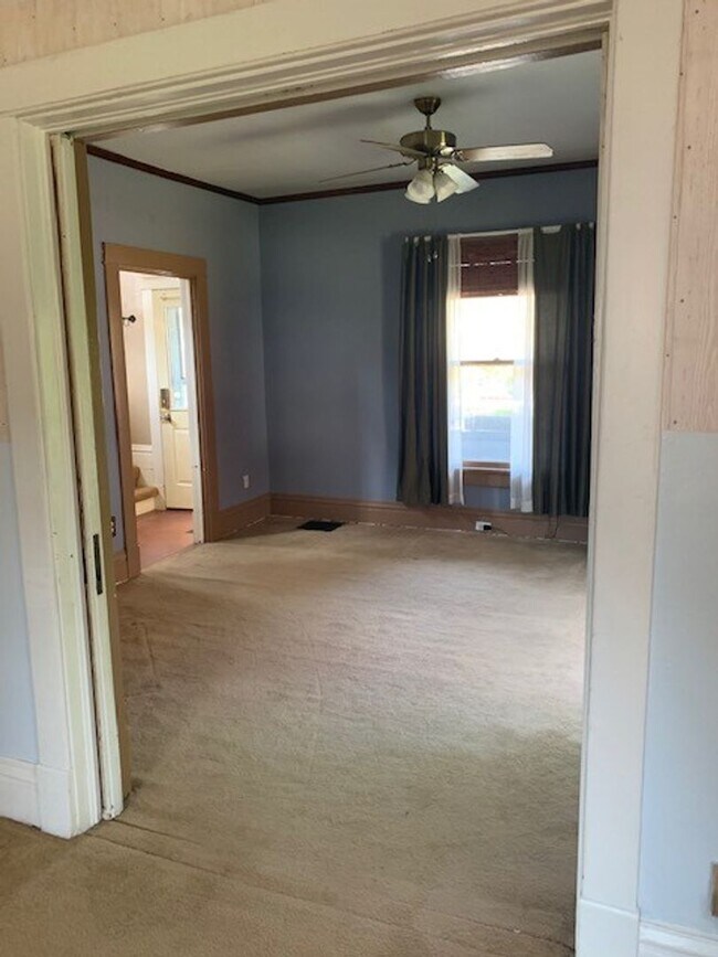 Foto del edificio - Large 3 bed 2 bath available now