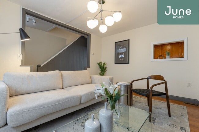 Building Photo - ROOM ONLY in 5-bed/3.0-bath Home