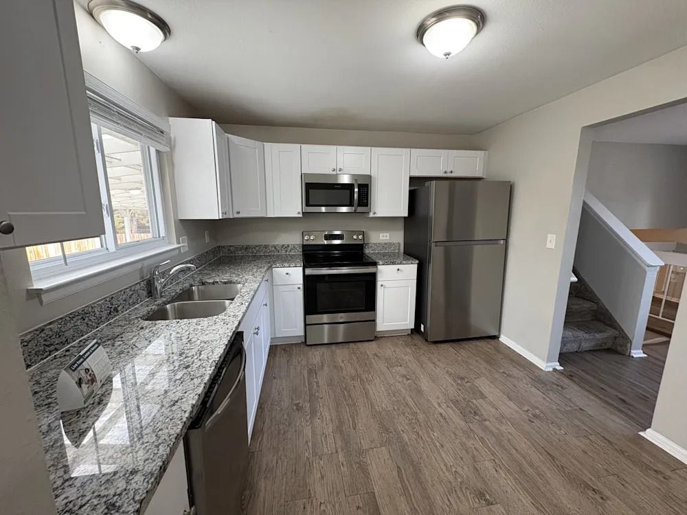 Foto del edificio - 6937 W Summerdale Ave