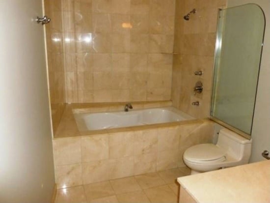 Bathroom - 950 W Erie St