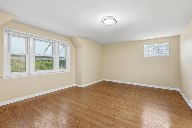 Building Photo - 3840 S Wolcott Ave