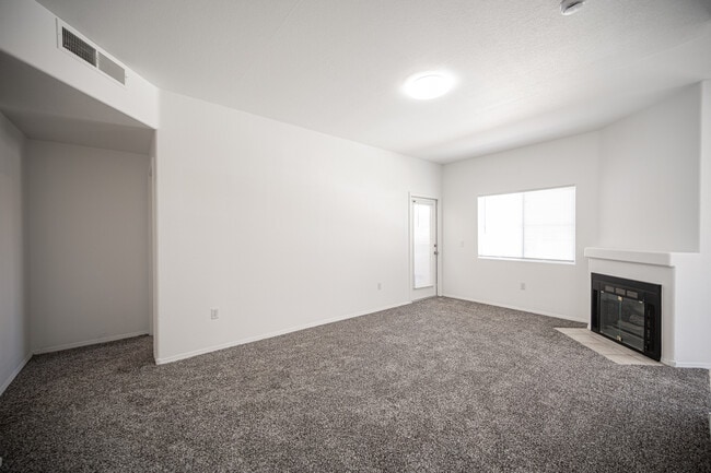 Building Photo - 2112 Calville St