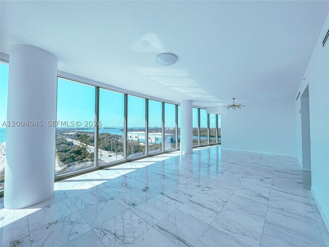 Building Photo - 15701 Collins Ave