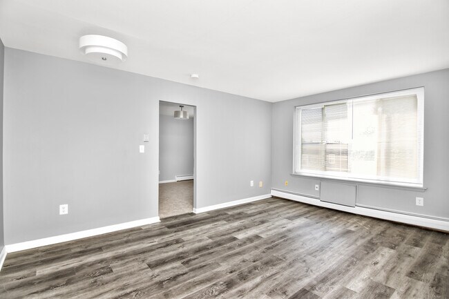 Building Photo - Woodland Apartments