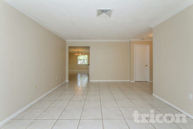 Foto del edificio - 8105 Longbay Blvd