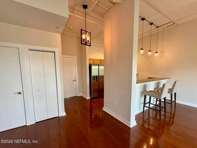 Foto del edificio - 1661 Riverside Ave