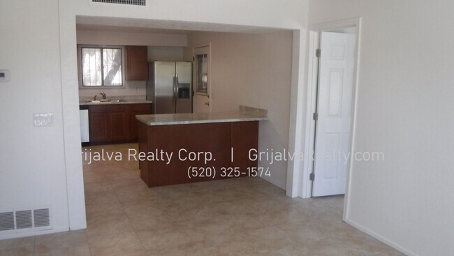 Building Photo - 1550 N 4th Ave