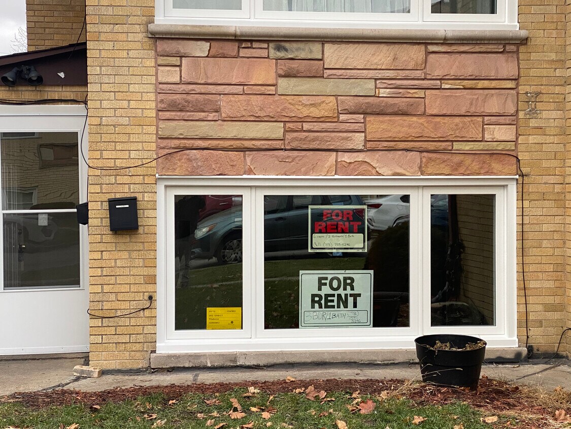 2512 N 72nd Ct Unit 1, Elmwood Park, IL 60707 Apartments in Elmwood