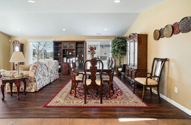Foto del edificio - 4-Bedroom Corner Lot Home!