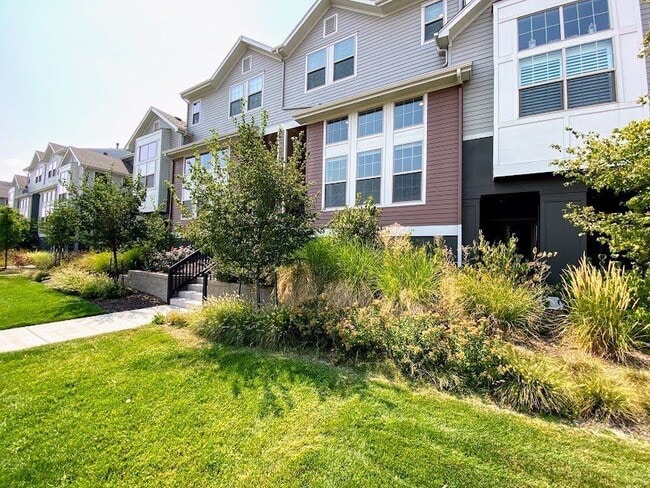 Photo - 5447 Valentia St Townhome