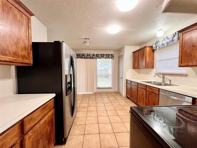 Building Photo - 1405 Manor Dr