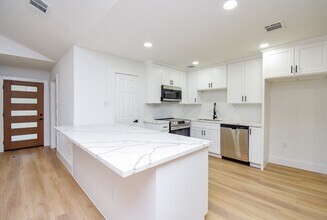 Building Photo - 1815 Mustang Springs Dr