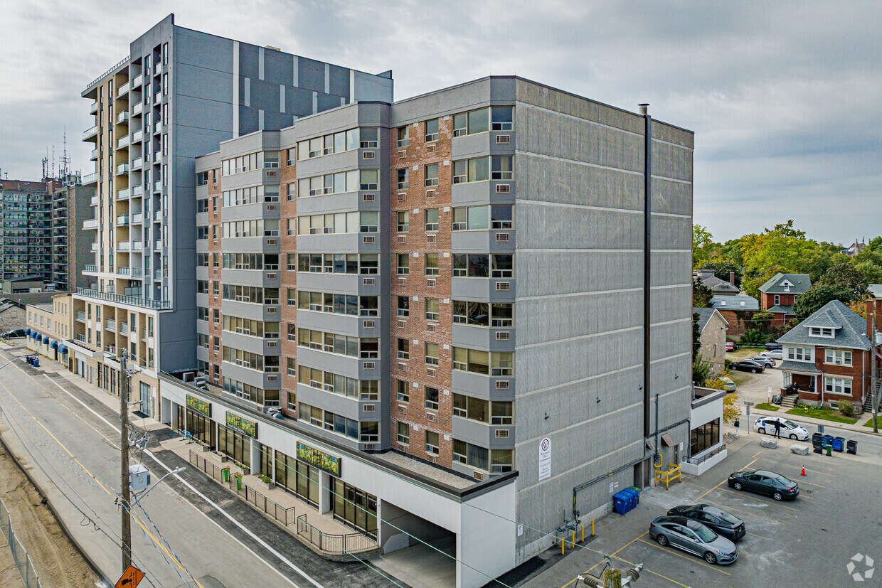 Primary Photo - Wyndamere Place Condominiums