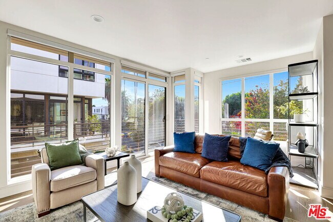 Foto del edificio - 1414 1/2 N Stanley Ave