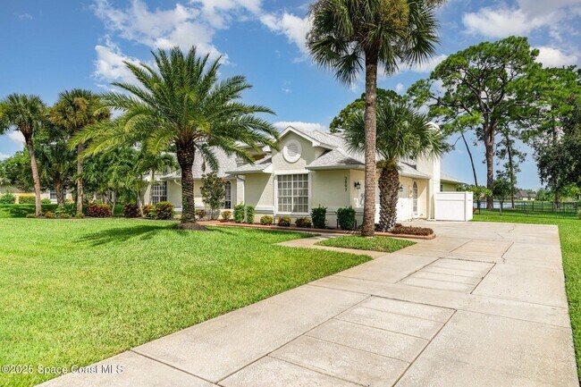 Foto del edificio - 3897 Peacock Dr