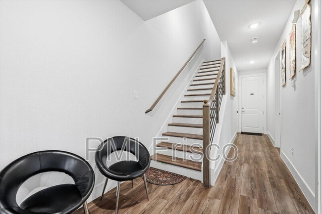 Foto del edificio - 8132 Bromley Dr