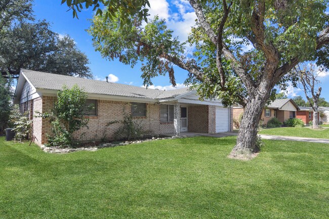 Building Photo - 3009 Glenwood Dr
