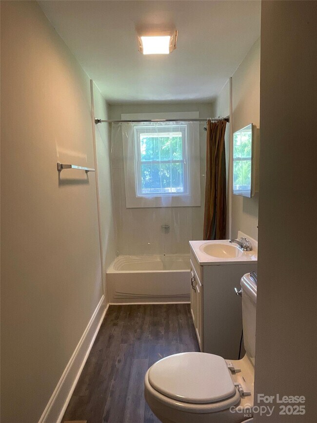 Foto del edificio - 904 Harrill St