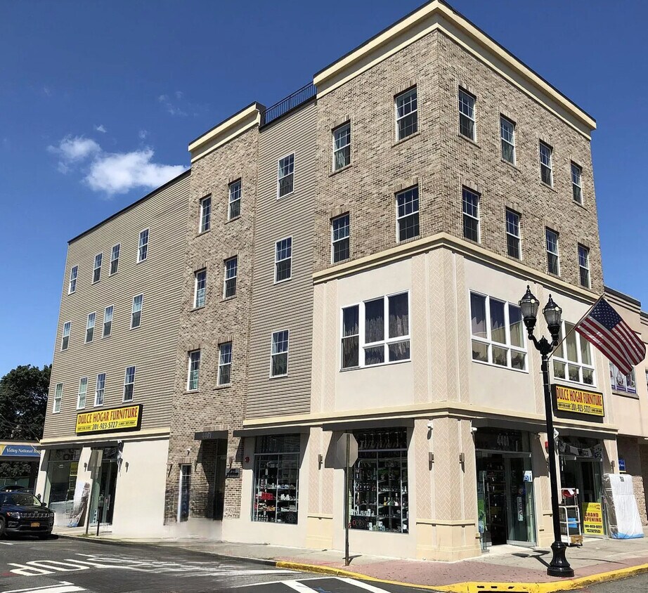 Primary Photo - 4401 BERGENLINE Ave