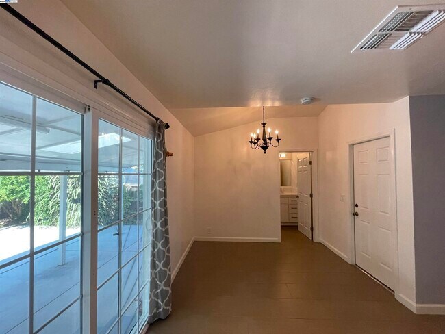 Foto del edificio - 213 W Leland Rd