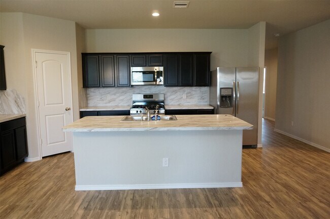 Building Photo - 20911 Iris Bloom St