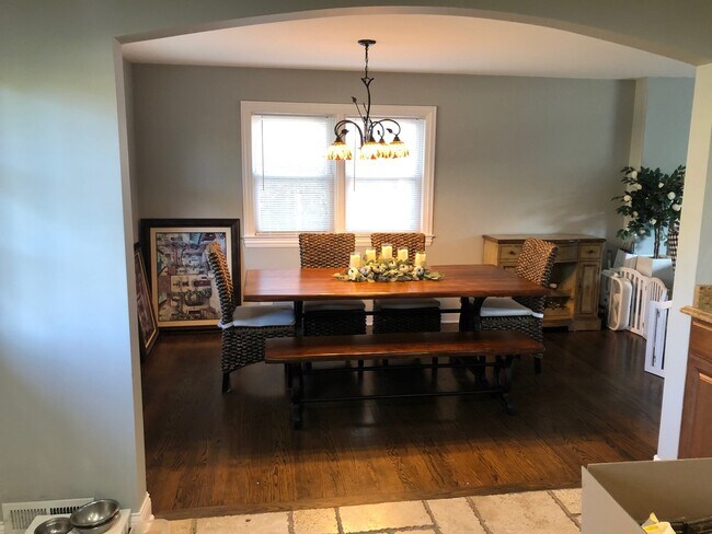 Foto del edificio - 114 E Lahon St