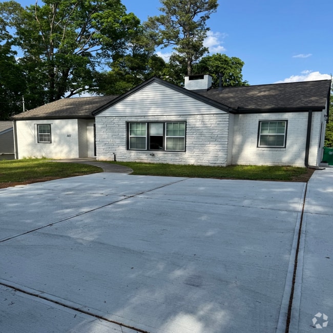 Building Photo - 1411 Clairmont Rd
