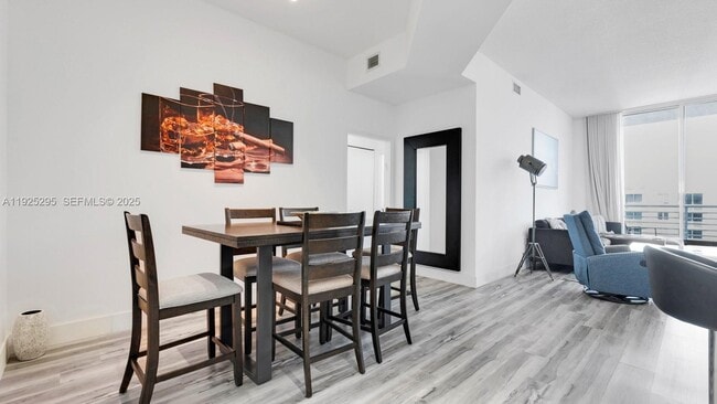 Foto del edificio - 18800 NE 29th Ave