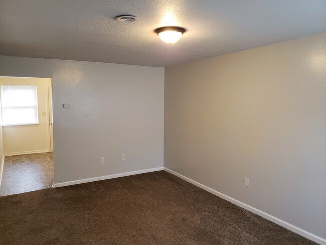 Foto del edificio - 203 Price Ln