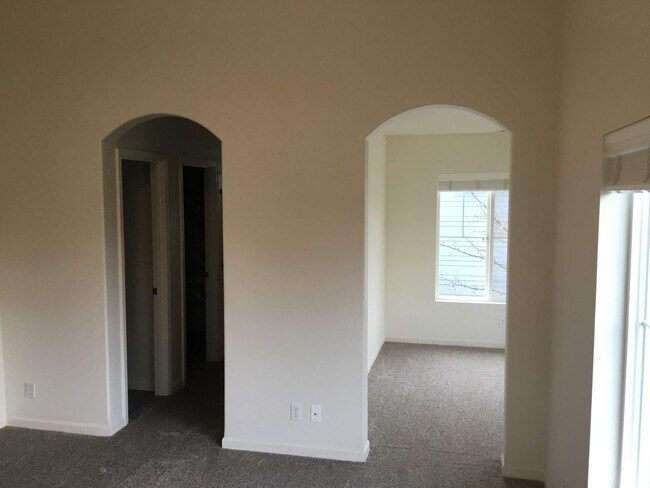 Foto del edificio - 3 Bedroom Home in Bethel-Danebo Area