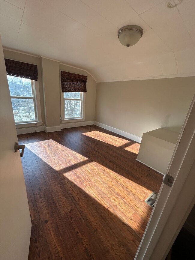 Building Photo - AVAILABLE NOW!!!  Beautiful 3 bedroom bric...