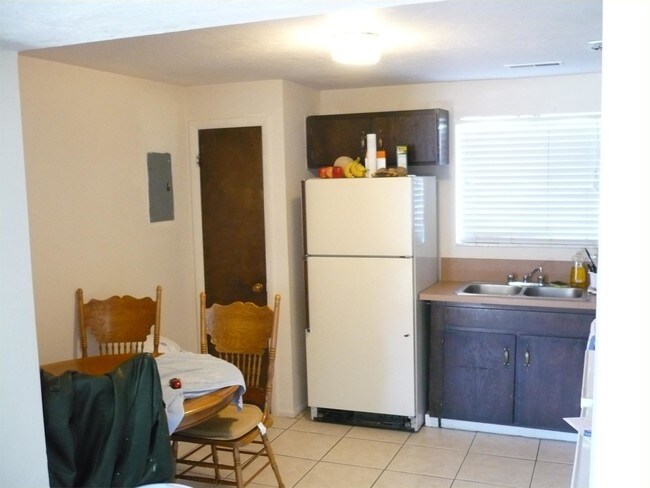 Foto del edificio - 3 S 400 E