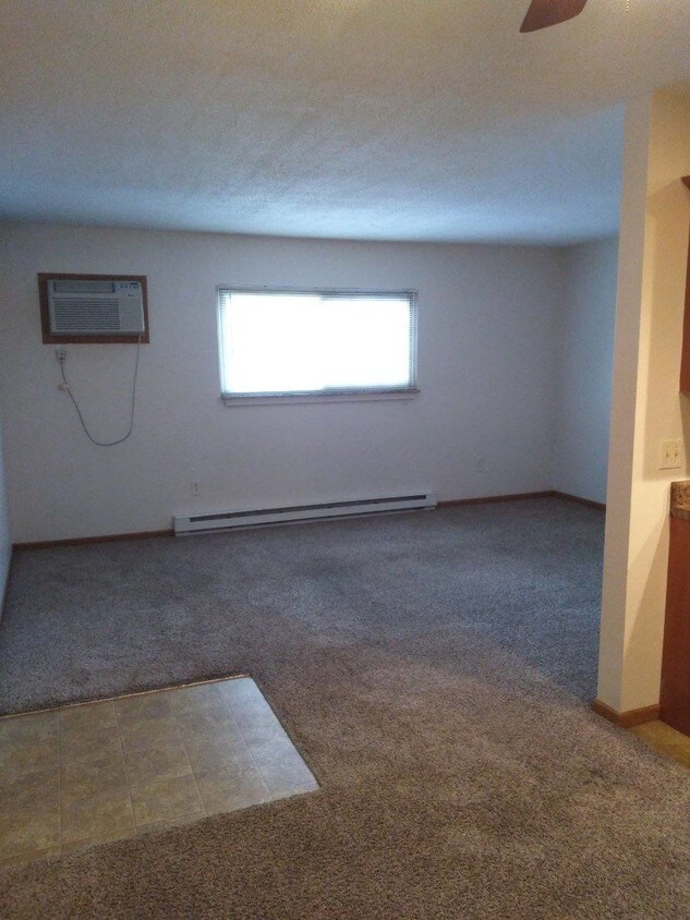 Building Photo - 2057 W Alexis Rd