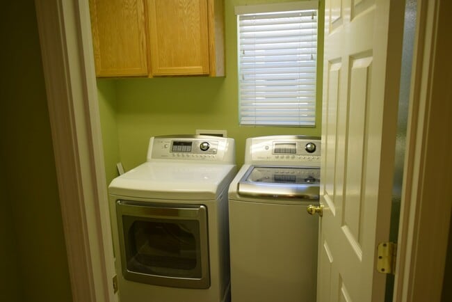 Building Photo - Beautiful 4-Bedroom Home for Lease in Trac...
