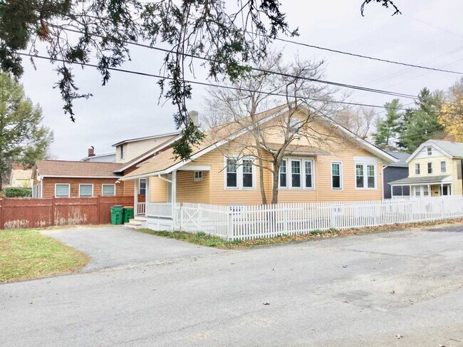 Building Photo - 103 Rombout Ave
