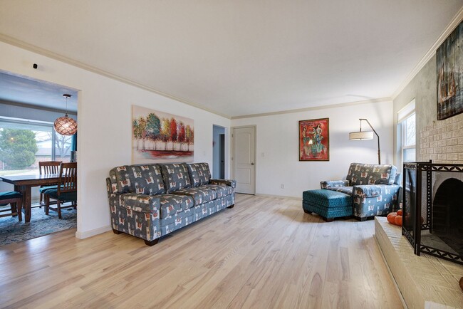 Building Photo - Summer Sublet in Central Boulder