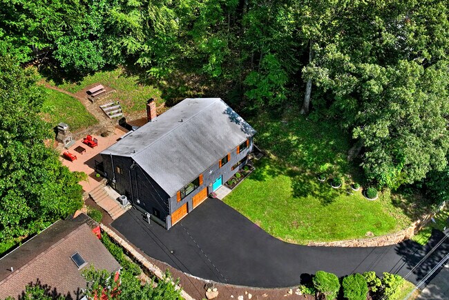 Foto del edificio - 138 Pinewood Trail