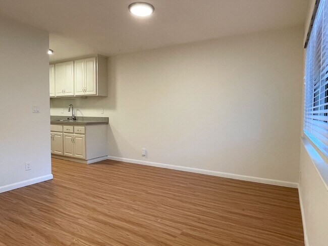 Foto del edificio - Beautiful 3 bedroom, 2 and a half bath rec...