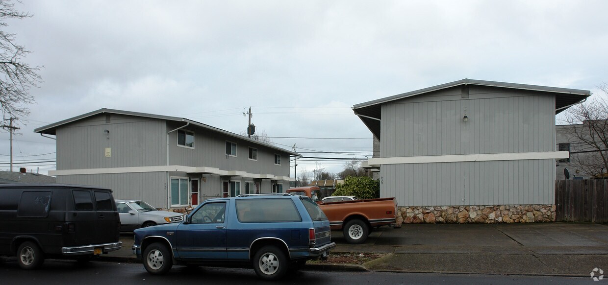 Building Photo - 930-950 Juniper St