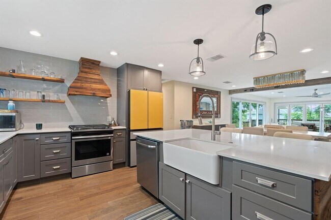 Building Photo - 3008 S 5th St