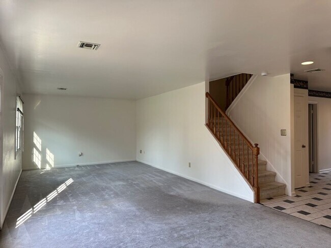 Foto del edificio - Derry Township School District Town-Home F...