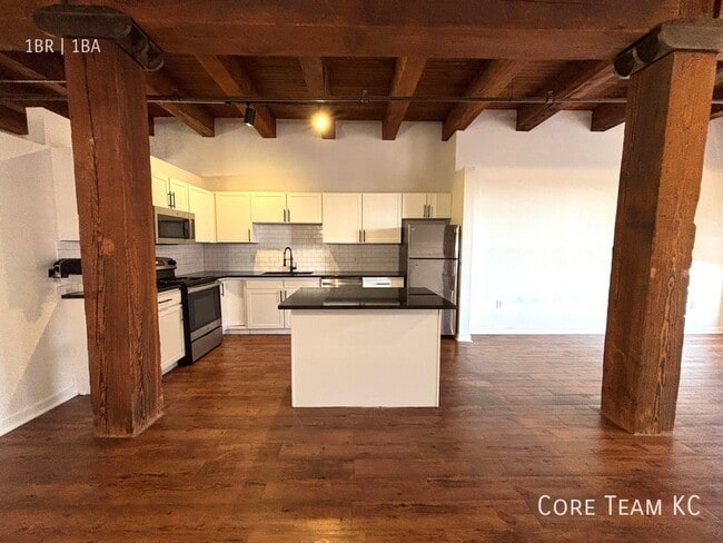 Building Photo - 204 Walnut St